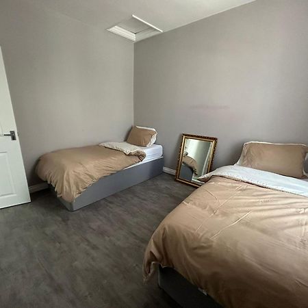 Improved Private House In Central Location Portsmouth Exterior foto